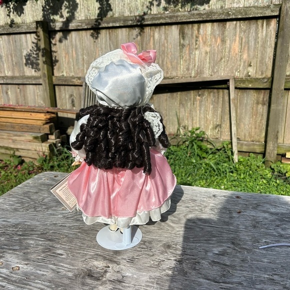 Angelina 2000 collector’s edition doll by timeless‎ treasures - Picture 3 of 6